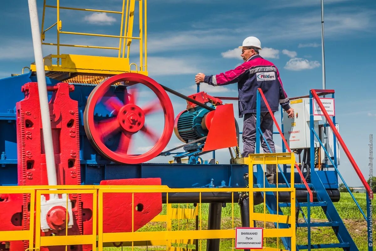 Эксплуатация и обслуживание добычи нефти. Качалка шгн нефтяная. станок качалка. станок качалка нефти. станки качалки для добычи нефти.
