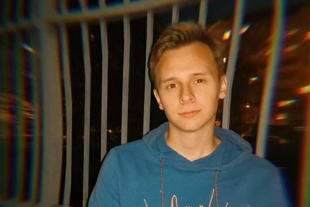 Дано (Bn)-возрастающая геометрическая прогрессия b1+b2+b3=21; b1+b2=5; найти b1,
