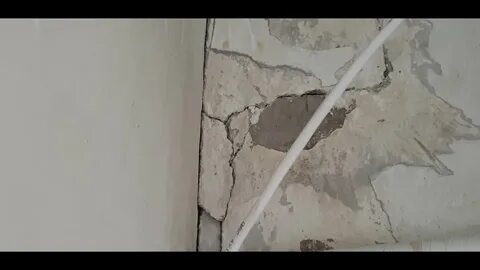 Щель в стене панельного дома
