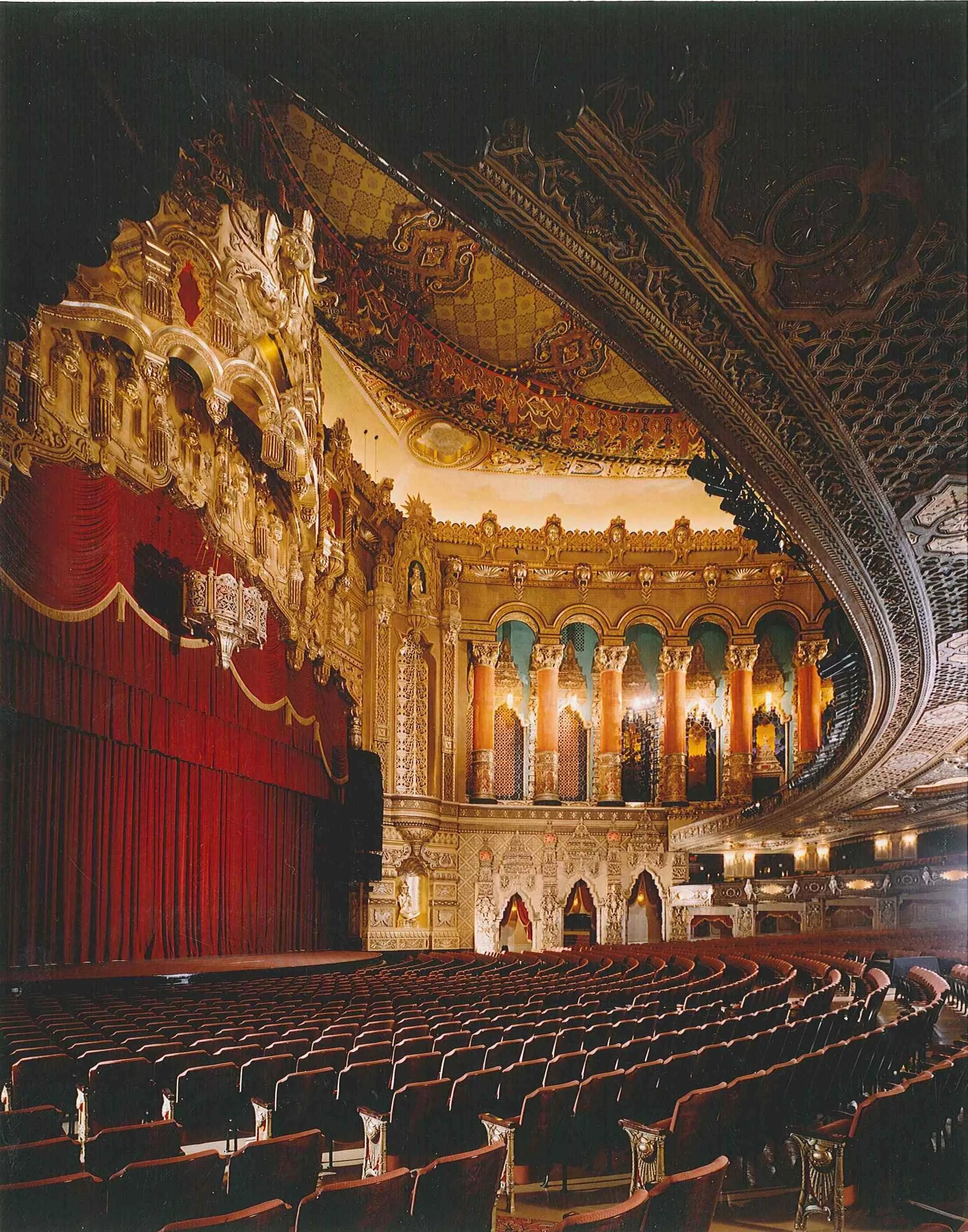 Theater pet. Fox Theatre (Detroit). Оперный театр Бухарест. Детройтский оперный театр. Театр Эстетика.