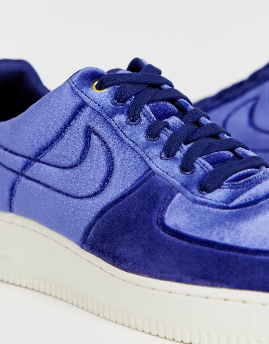 Nike Air Force 1 07 синие. Nike Air Force 1 Blue Velvet. Nike Air Force бархатные. Вельветовые кроссовки Nike Air Force 1. Бархатные найки