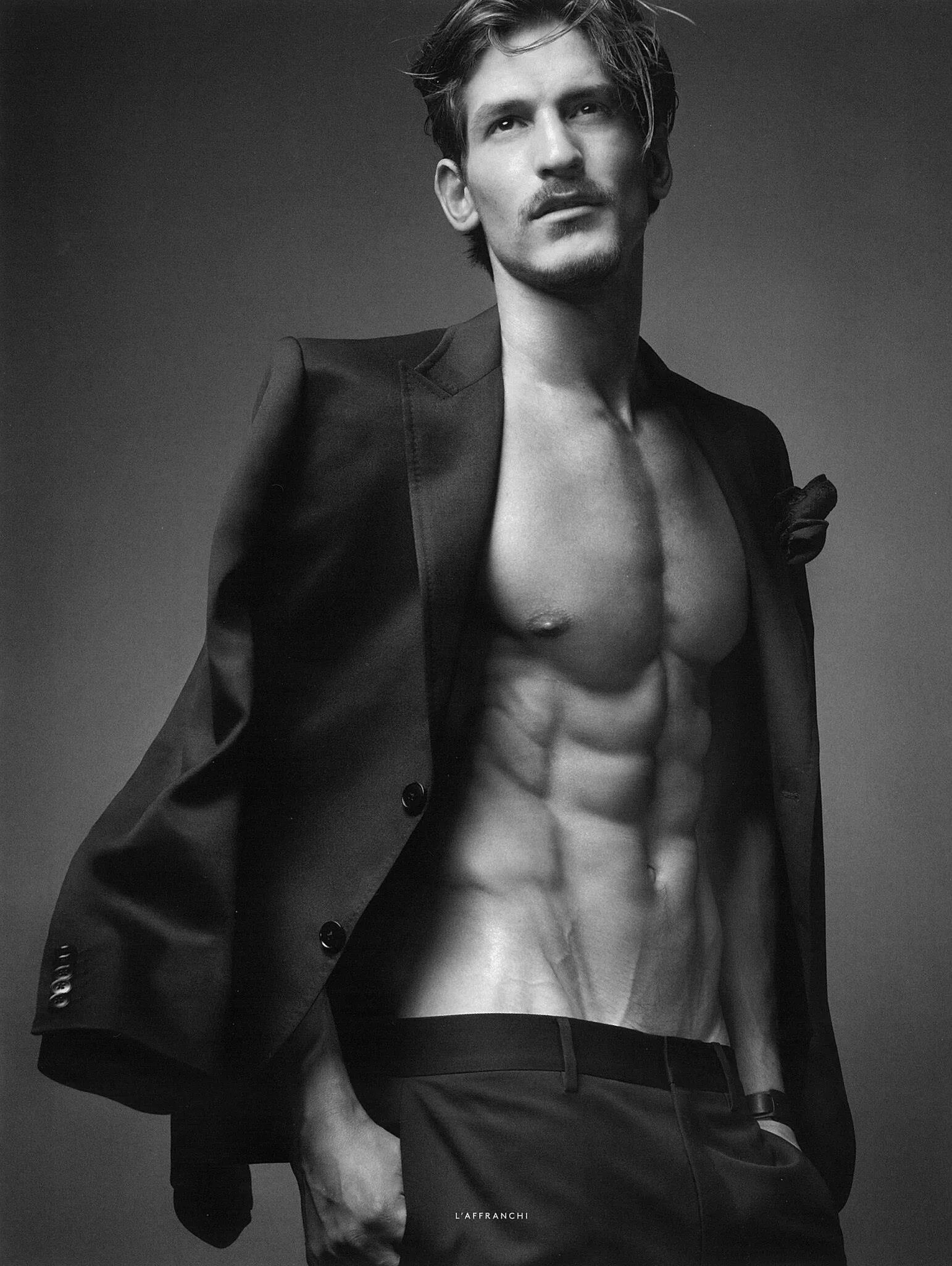 Jarrod Scott. Jared Scott модель. Фотомодель мужчина. Парни модели. Красивый худой мужчина