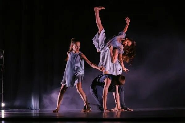 Студия современного танца luna, саратов. Детская школа искусств 15 омск. Хореография омск. Танцы омск химиков. Центр современной хореографии омск химик.