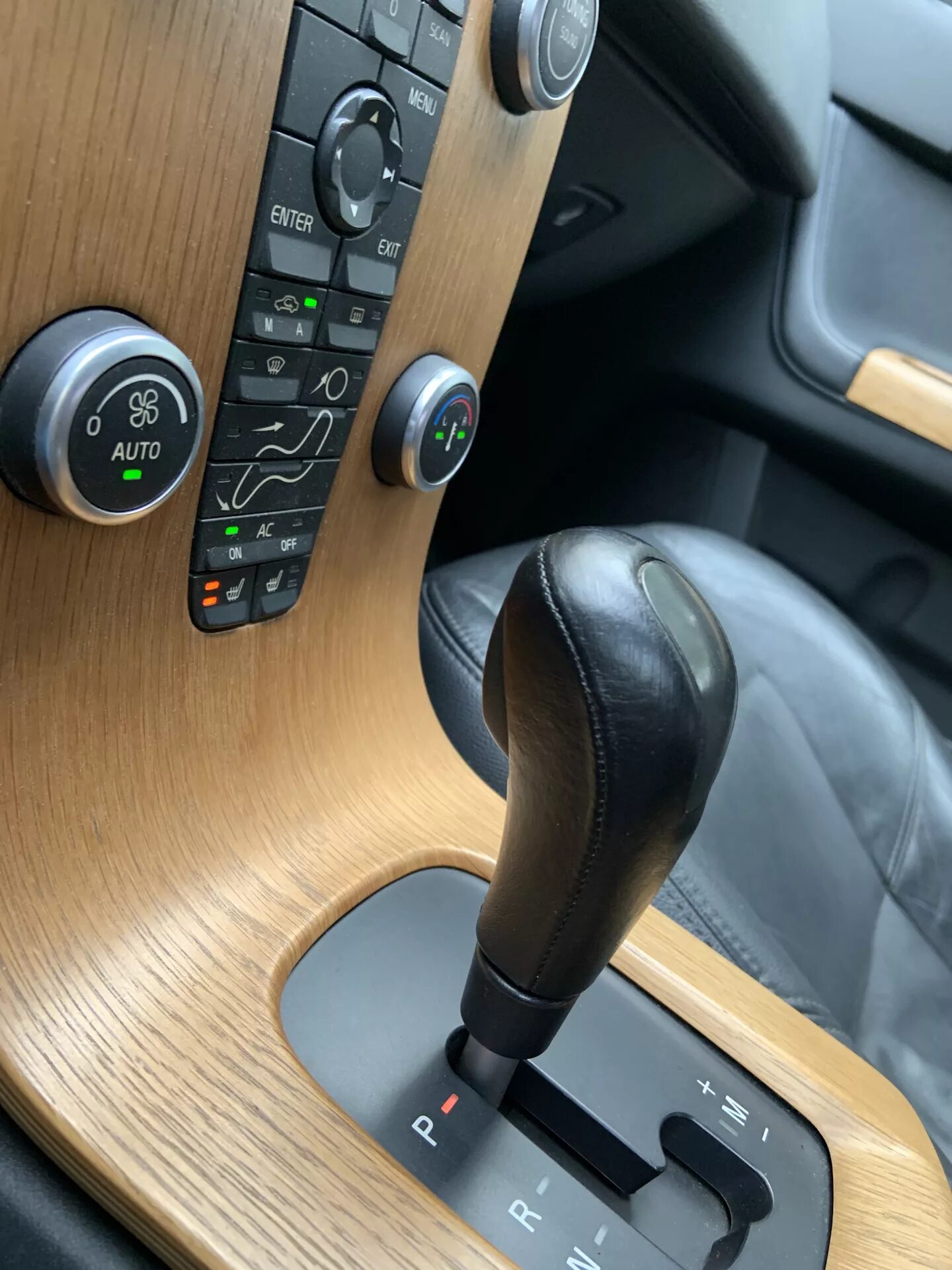 Акпп вольво s60. Ручка переключения мкпп вольво хс90. Ручки для акпп на volvo s60. Ручка акпп вольво хс70. Чехол кпп вольво хс90.