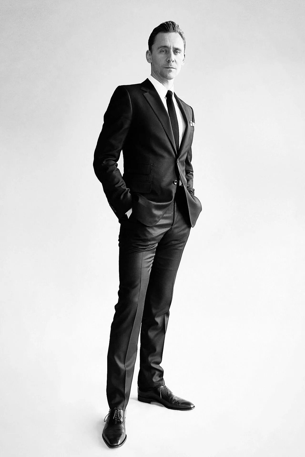 Cristiano ronaldo в костюме. Красивые мужчины итальянцы модели. Мужские костюмы hugo boss 2022. Криштиану роналду в костюме в полный рост. Стильная мужская фотосессия.
