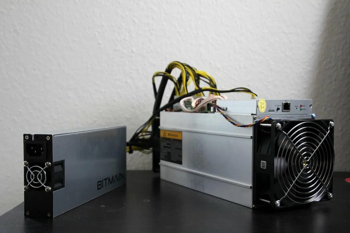 Antminer s19 ферма. Antminer s9. Асик биткоин. ASIC биткоин майнер. Купить асик для майнинга биткоина