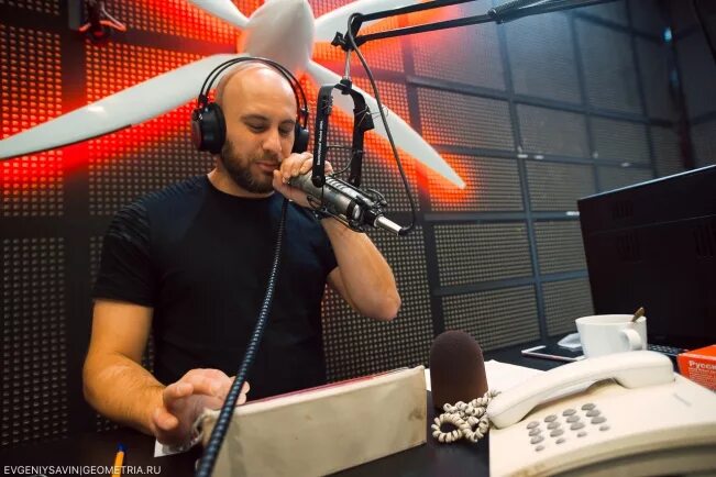 Александр морозов радио пилот. Радио пилот фото ведущих. Ведущие радио пилот екатеринбург. Радио пилот. Пилот екатеринбург.