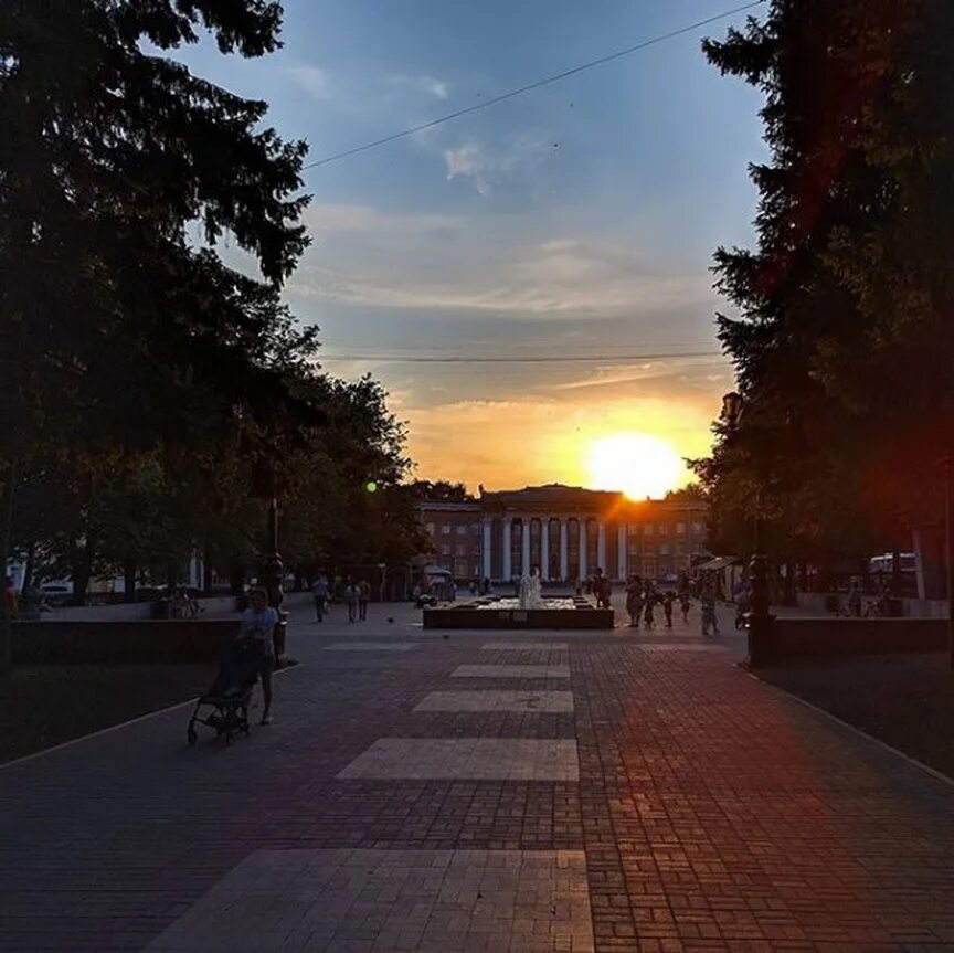 Советская площадь уфа ночью. Уфа вечером. Уфа вечером. Вечерняя работа уфа. Телецентр уфа ночью.