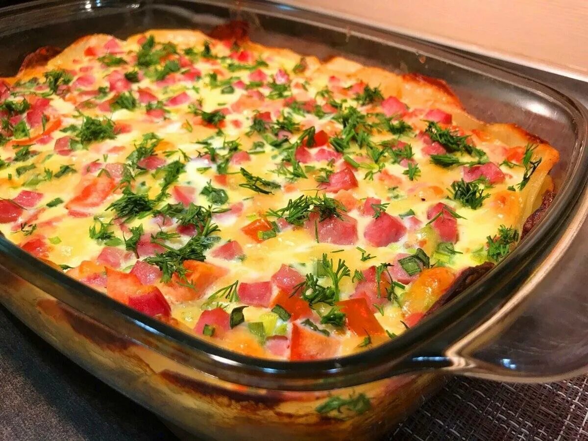 Запеканка из цукини в духовке. Овощная запеканка с мясом в духовке. Запеканка с индейкой и овощами. Овощная запеканка с кабачками. Запеканка с курицей и овощами.