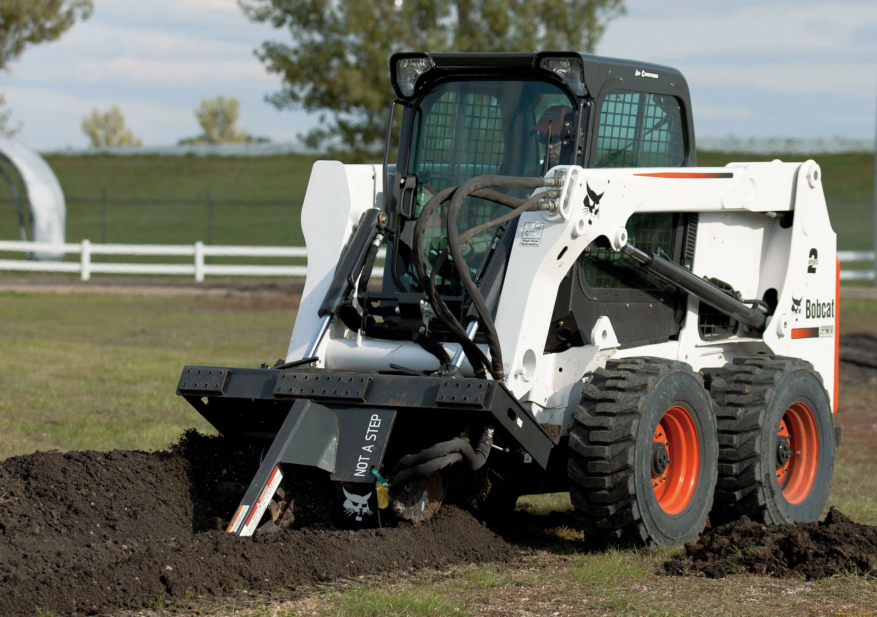 Bobcat ru. Траншеекопатель бара Bobcat Trencher lt414. Bobcat 3000-serie. Bobcat 75. Бобкэт 770.