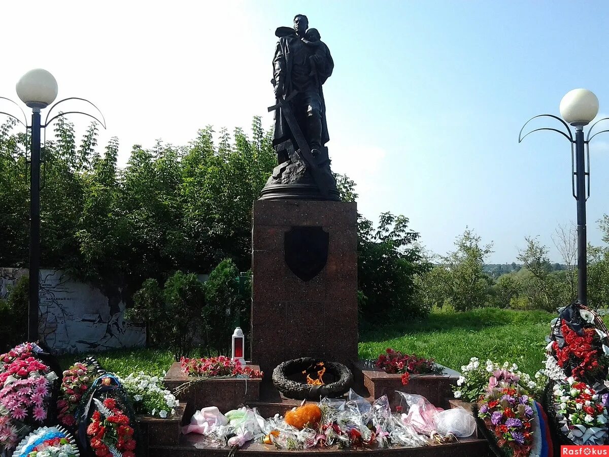 соборная гора серпухов вечный огонь. мемориал воинской славы серпухов. соборная гора серпухов памятник. серпухов памятники воинам. соборная гора серпухов памятник.