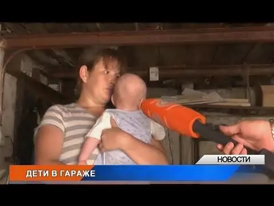 Захламленные гаражи. Люди живут в гараже. Семья жила в гараже. Семья жила в гараже. Захламление квартиры.