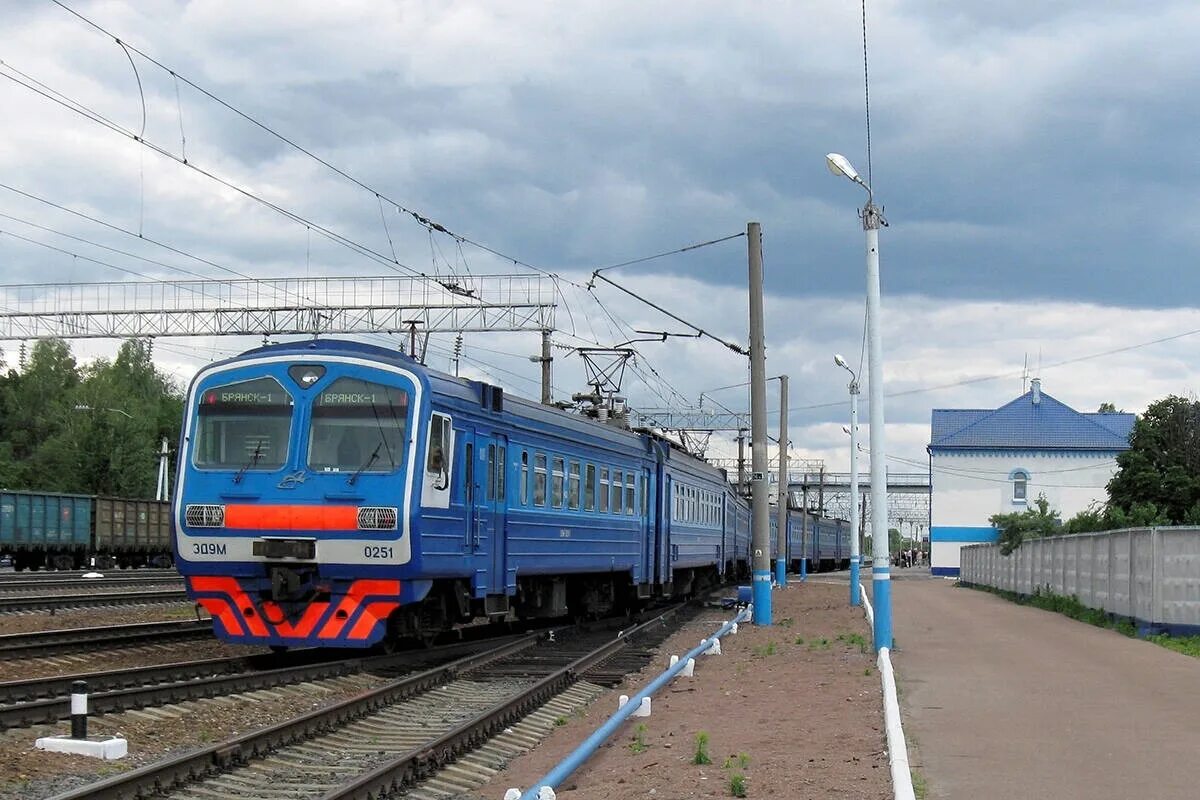 Эд9м Брянск. Станция Суземка. Станция Суземка Брянской области. Электропоезд Брянск Суземка.