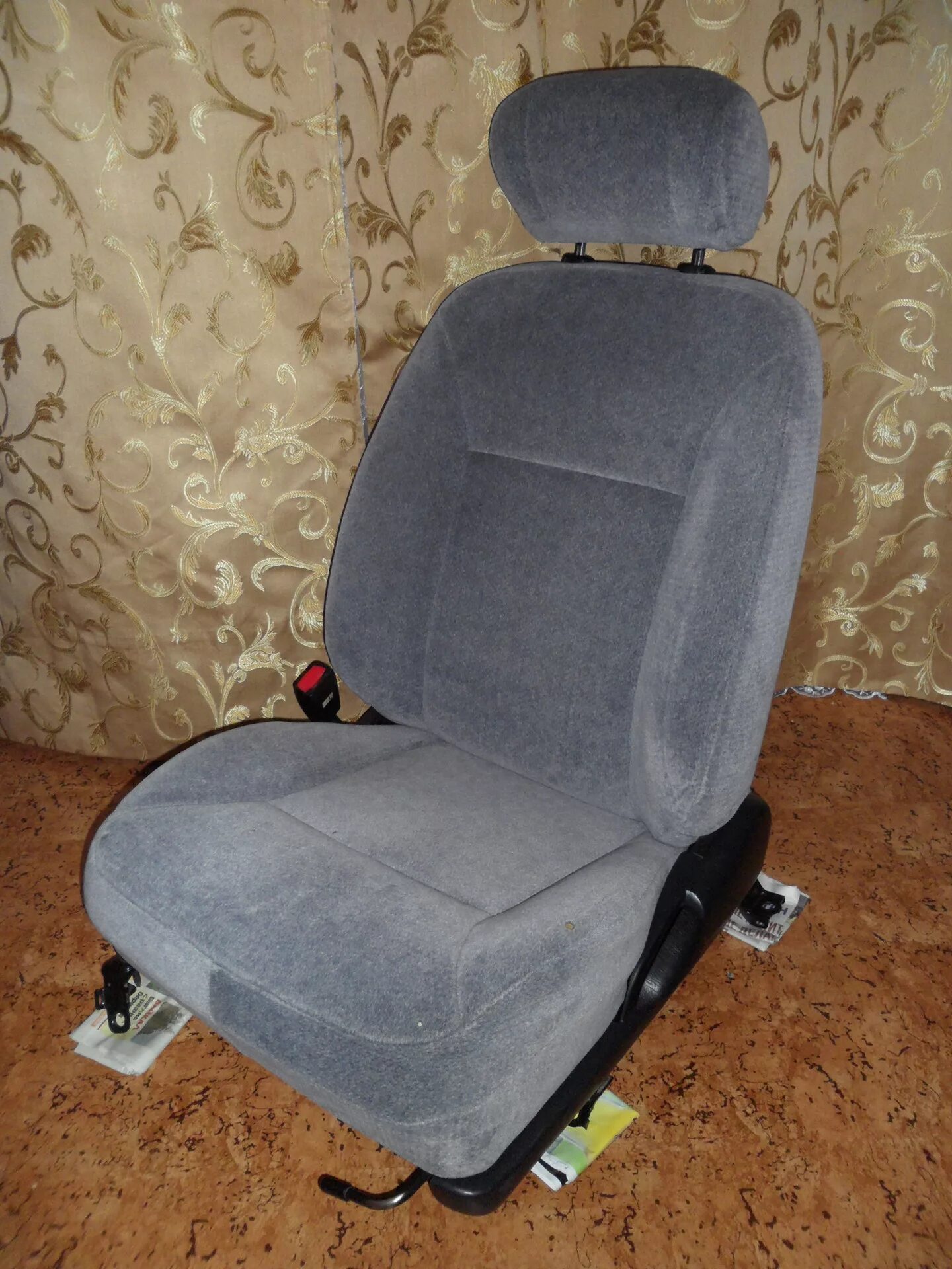 Сиденье водителя тойоты. Сиденье водителя тойоты. Сидение corolla 120. Сиденья королла 150. Toyota avensis 2008 передние сиденья.
