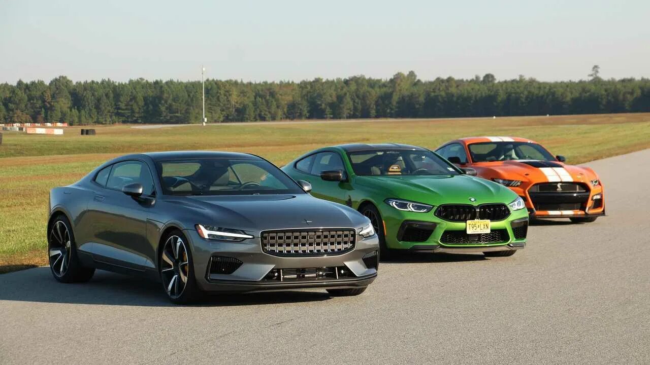 BMW m8. AMG gt vs BMW m8. БМВ 8 vs Мустанг. BMW m8 Competition ГТ. М 8 против 5