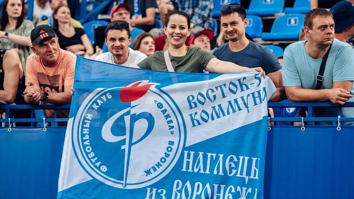 За какую команду футбольную болеет