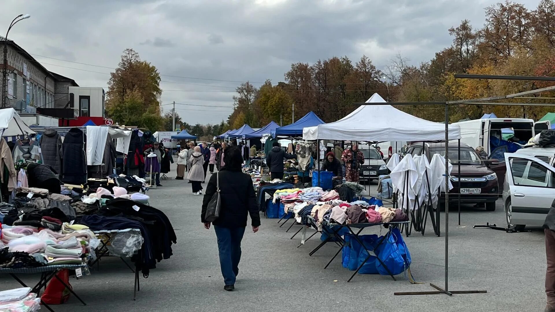 Ярмарка на театральной площади. Саратов площадь сахар. На площади на площади есть ярмарка в богородицке. Шведская новогодняя ярмарка. Ярмарка сахар.