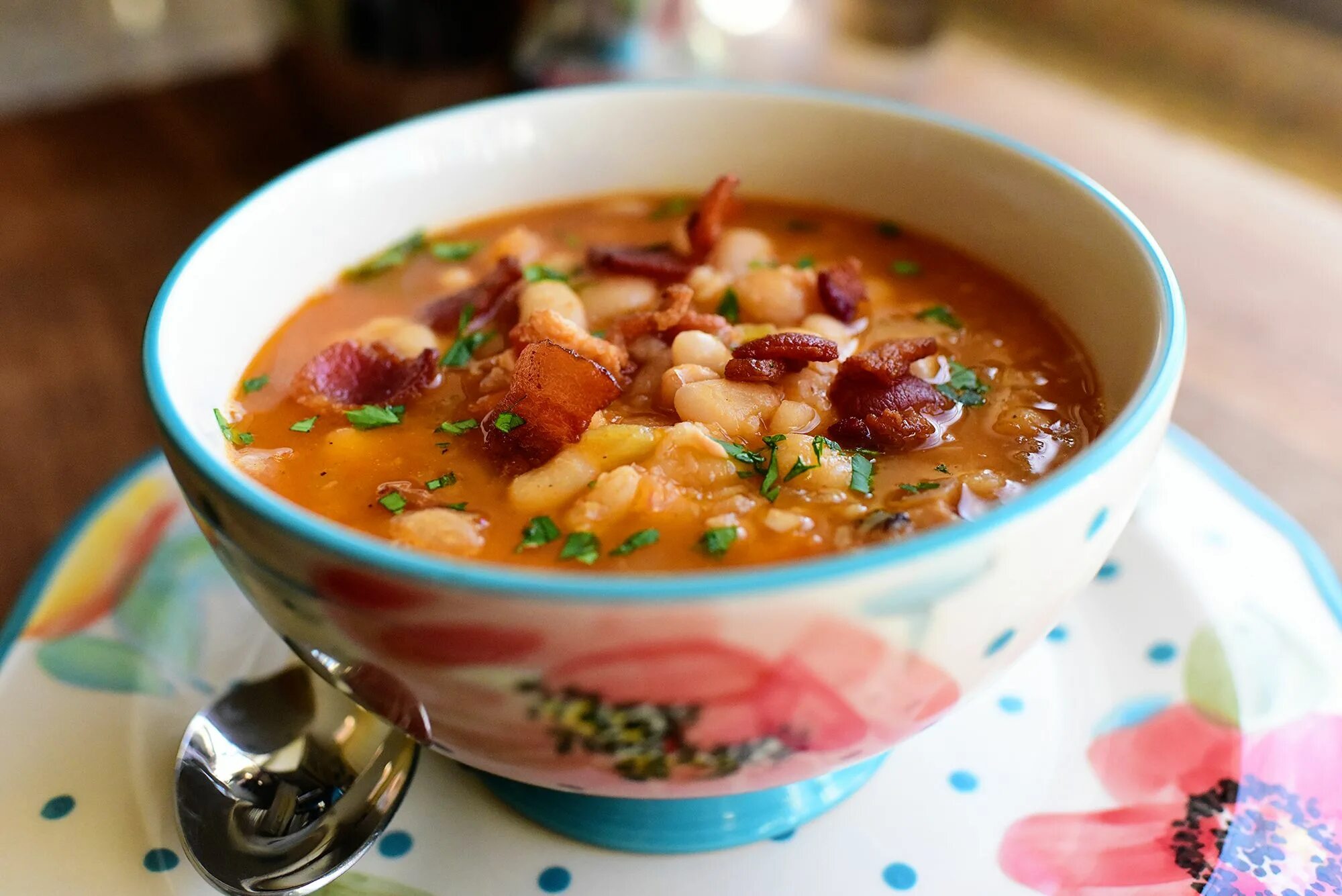 Chmcl soup. Фасолевый суп с красной фасолью. Фасолевая похлебка. Фасолевый суп (Боб чорба). Краковский суп.