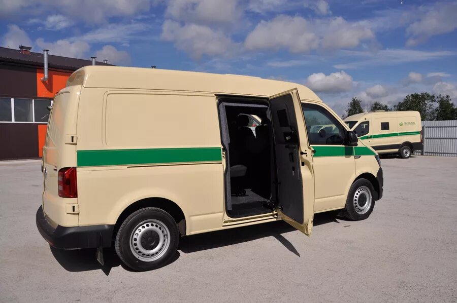 Инкассаторский броневик ford transit,. Б у инкассаторские машины. Б у инкассаторские машины. Газ 2752 соболь инкассаторский. Форд транзит 19282.