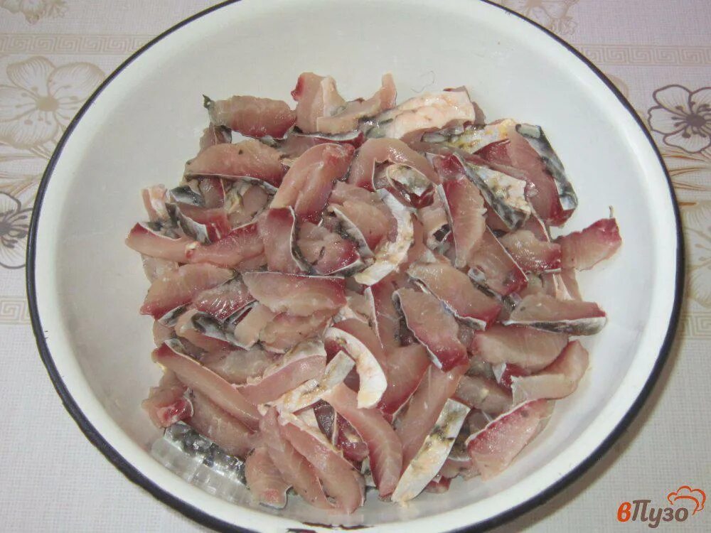 Как засолить толстолобика кусочками. Маринованный толстолобик. мариновка толстолобика. хе из толстолобика с уксусом и луком. толстолобик в собственном соку в маринаде.