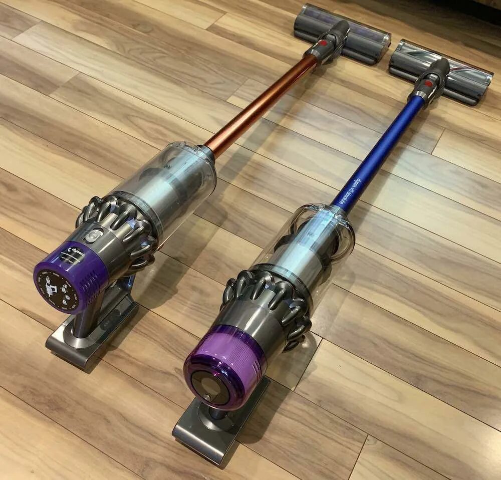 Купить дайсон v12. Dyson v10. Dyson v10 absolute. Dyson Cyclone v10 Extra. Дайсон пылесос беспроводной v11 про Абсолют.