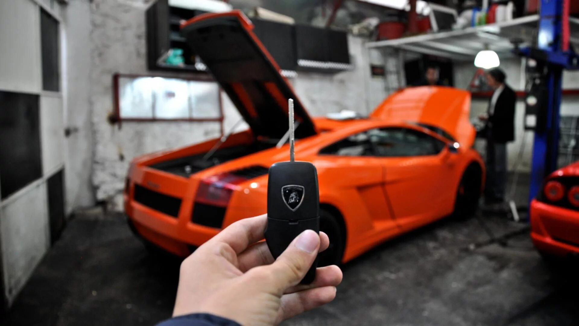 Включи машину ключ. Ключ Lamborghini. Ключ машины Lamborghini. Ключ автомобиля Ламборджини. Крутые ключи от машин.