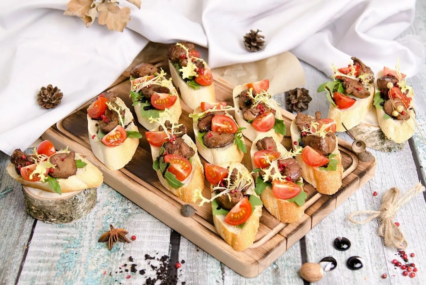 брускетта. брускетты для фуршета. брускетта цезарь. итальянские бутерброды кростини. сет брускетт.