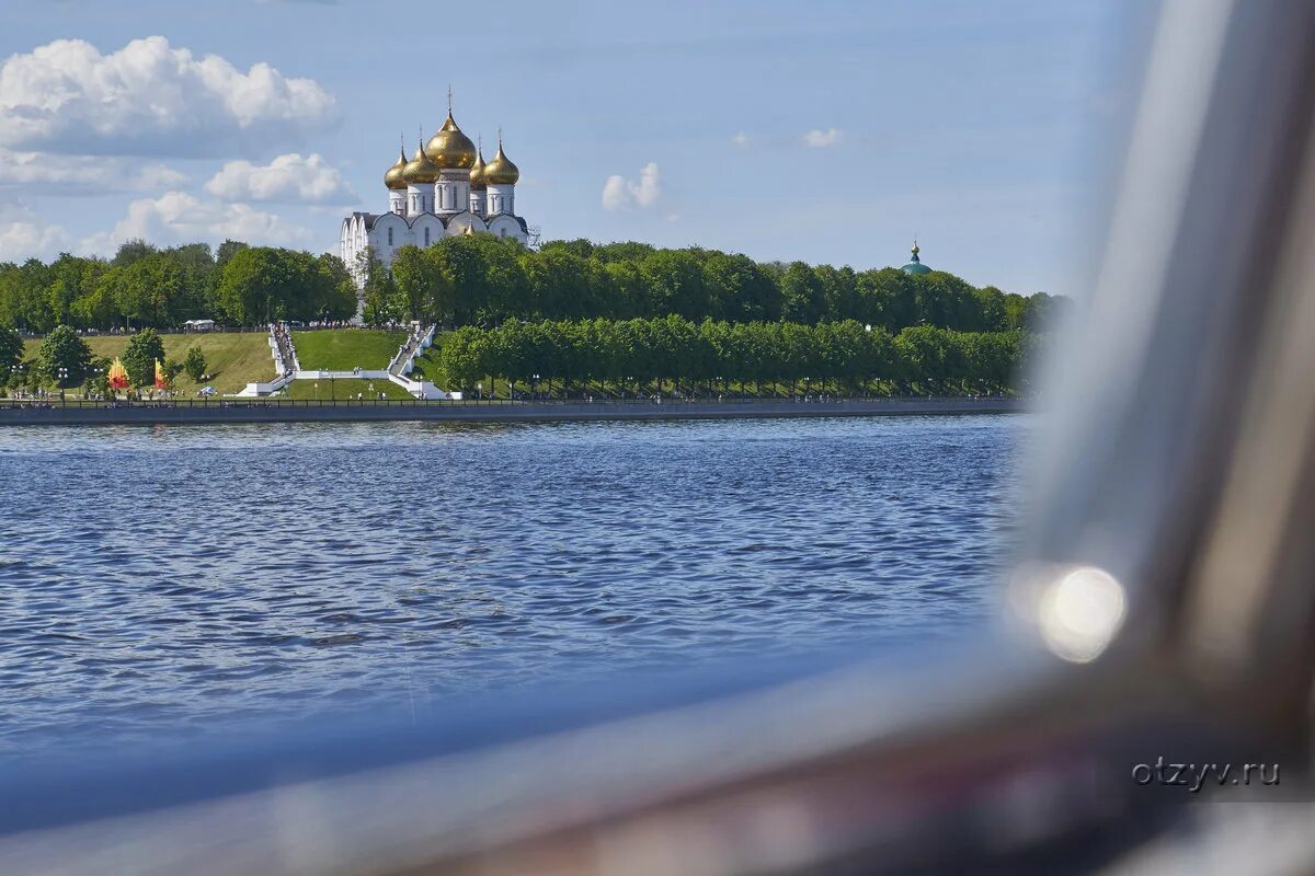 Ярославль экскурсионный. Ярославль прогулка. Ярославль экскурсия по Волге. Жемчужина на Волге Ярославль.