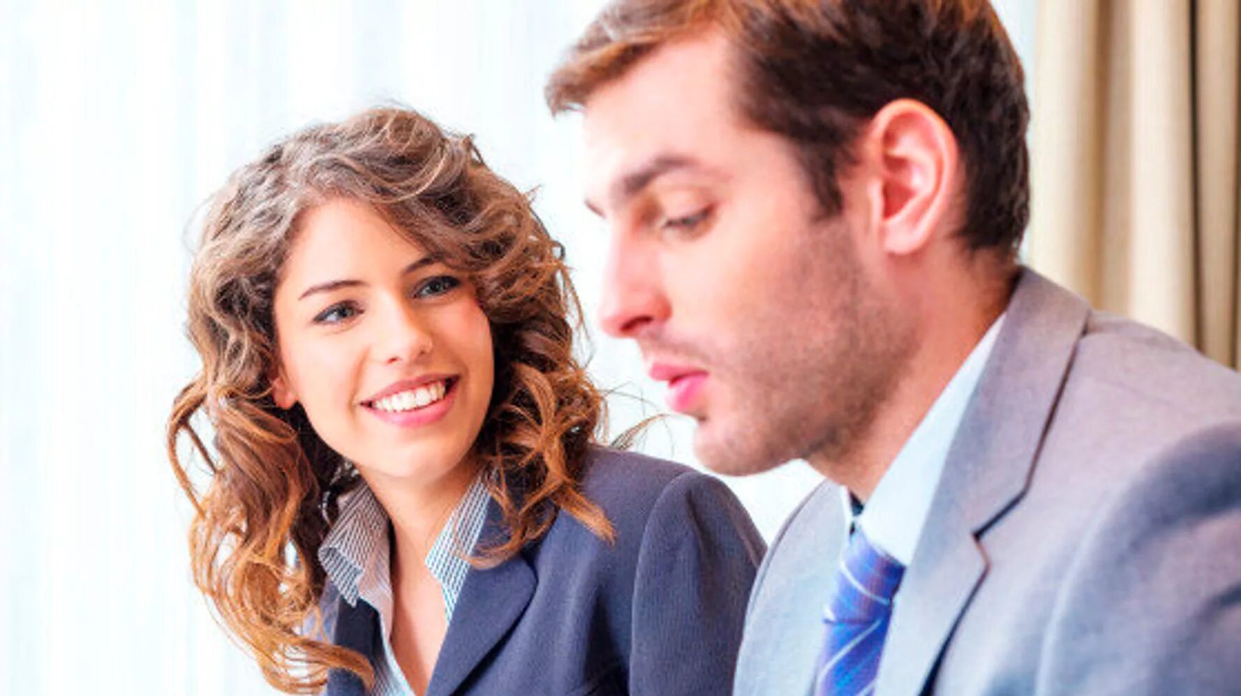 My friend has a wife. Девушка спорит с парнем. Подарок " мужчине". I love you my wife. My friend has a wife.