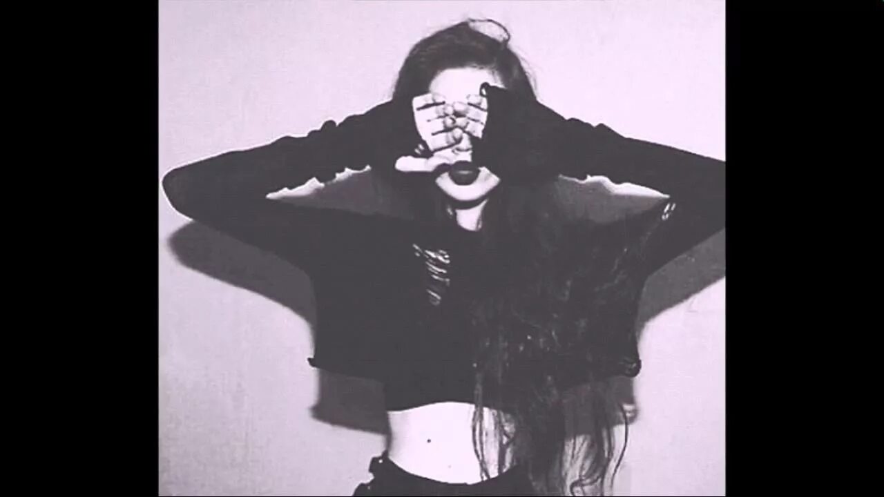 Безумная девушка. The crazy girl. Fb girls. Безумная надпись. Крутая фотосессия в очках общая.