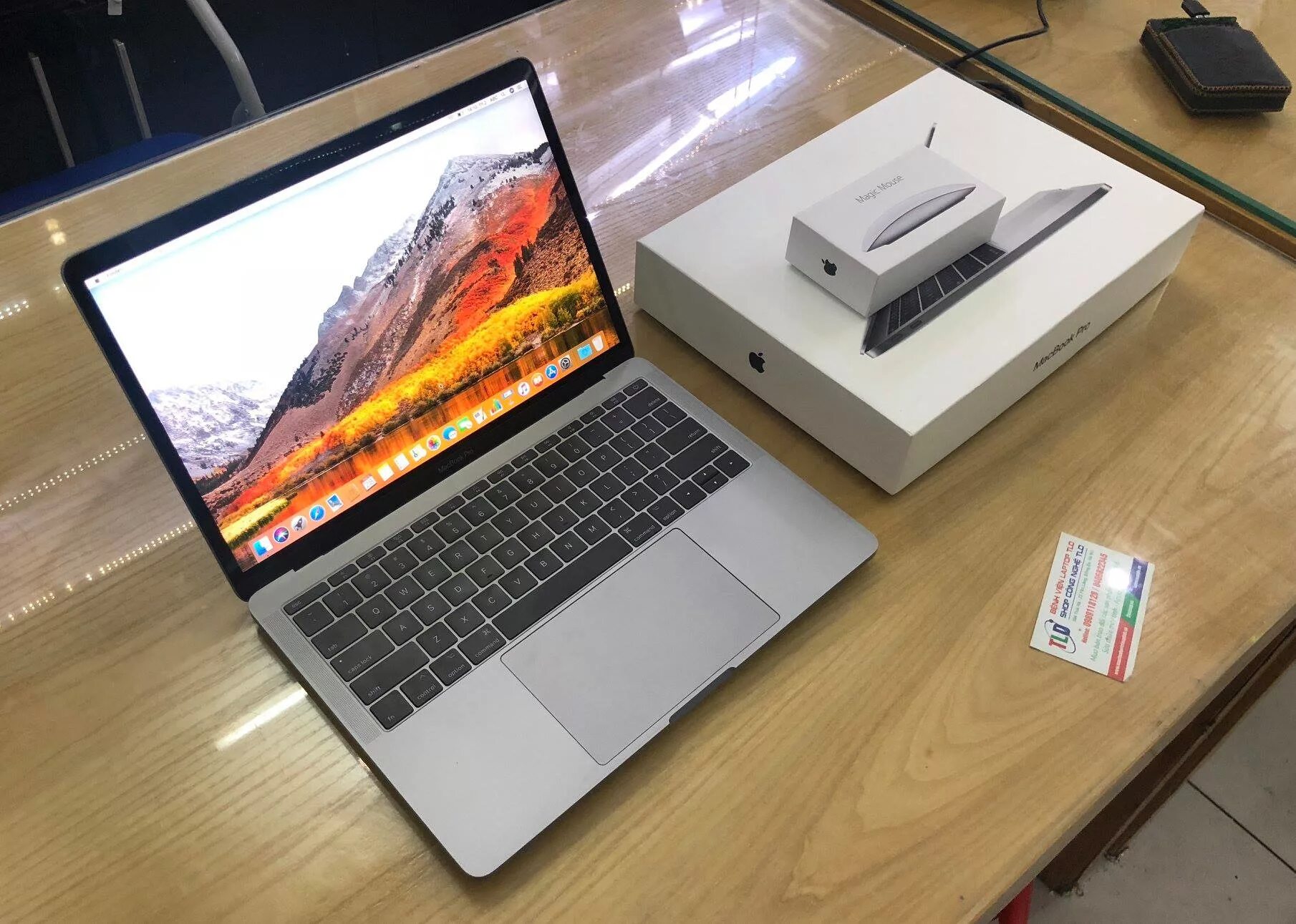 Macbook pro 13 2017 touchbar. Macbook 13 2017 характеристики. Macbook 13 2017 характеристики. Apple macbook air 2017. ноутбук apple macbook air 13 i5 1.