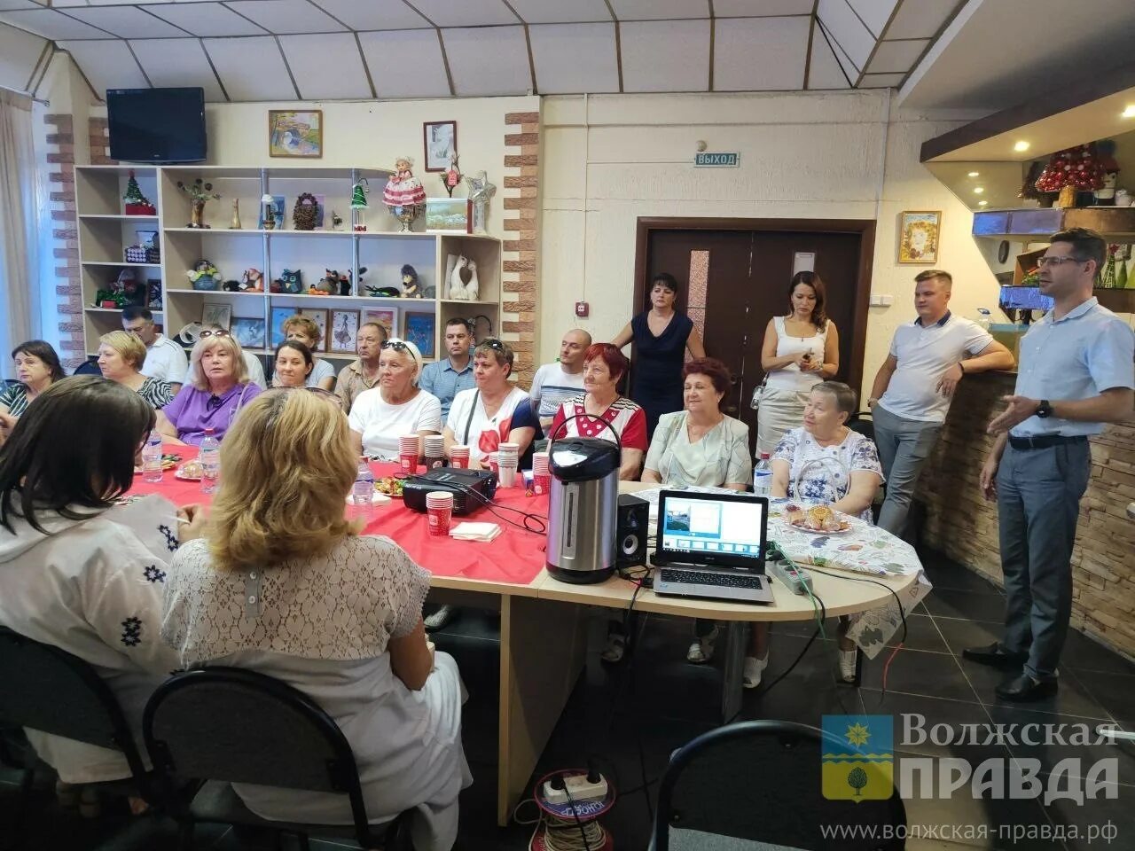 Шик волжский. Волжский бульвар квартал 114а. Студия шик волжский. Встреча в доме. Шик волжский.
