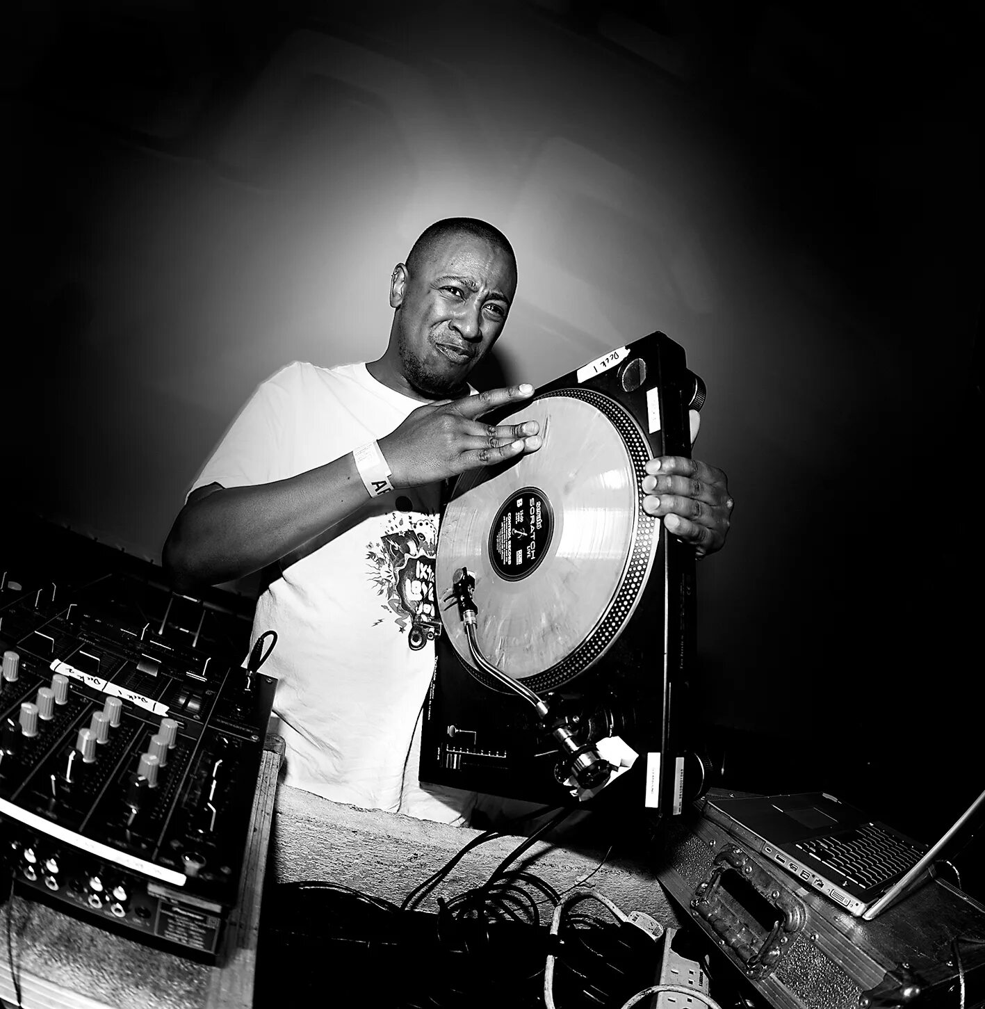 Jungle dnb. Drum&#039;n&#039;bass  jungle. dj marky. jungle dj.
