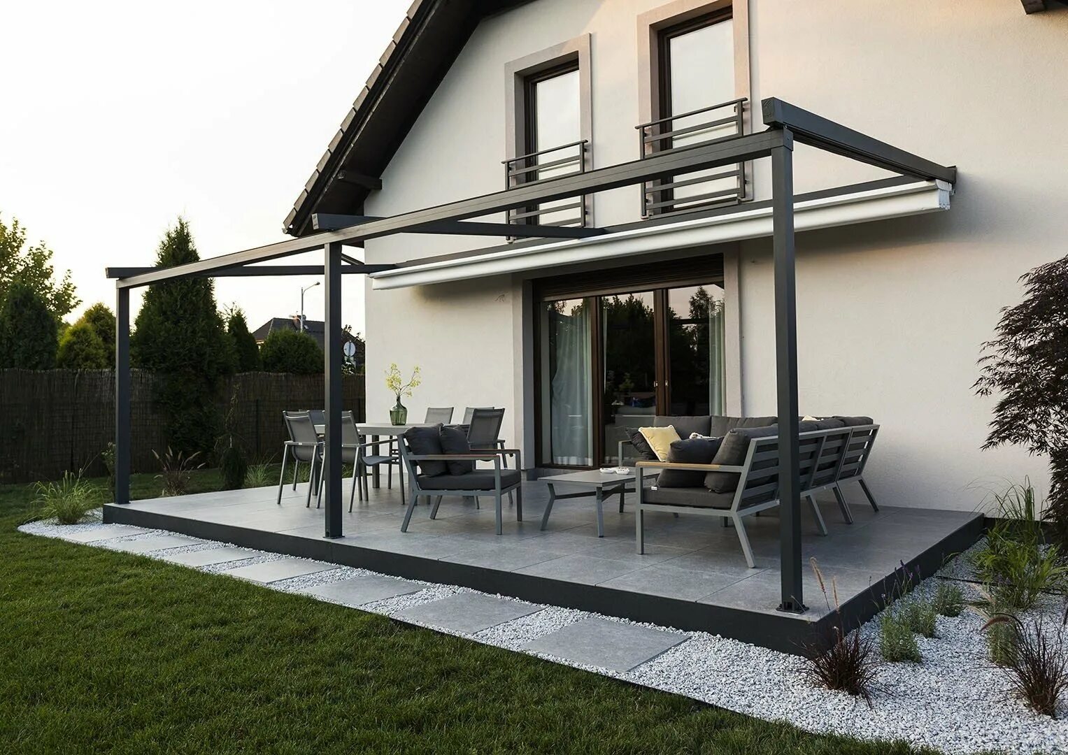 Терраса из металла. Веранды из металлоконструкций. Веранды из металлоконструкций. Железная терраса. Пергола с монолитным поликарбонатом.