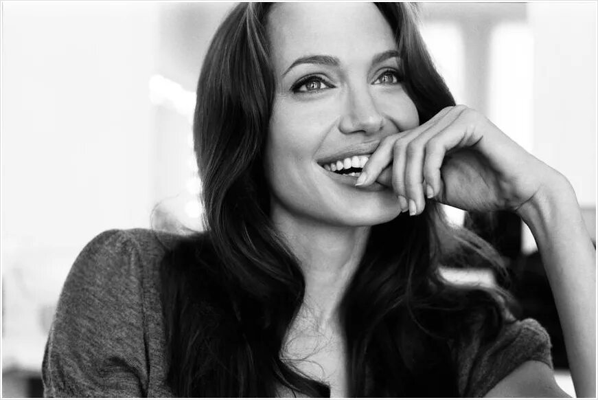 Татем а ее улыбка. Анджелина Джоли смеется. Анджелина Джоли красивая улыбка. Анджелина Джоли ухмылка. Анджелина Джоли смех.
