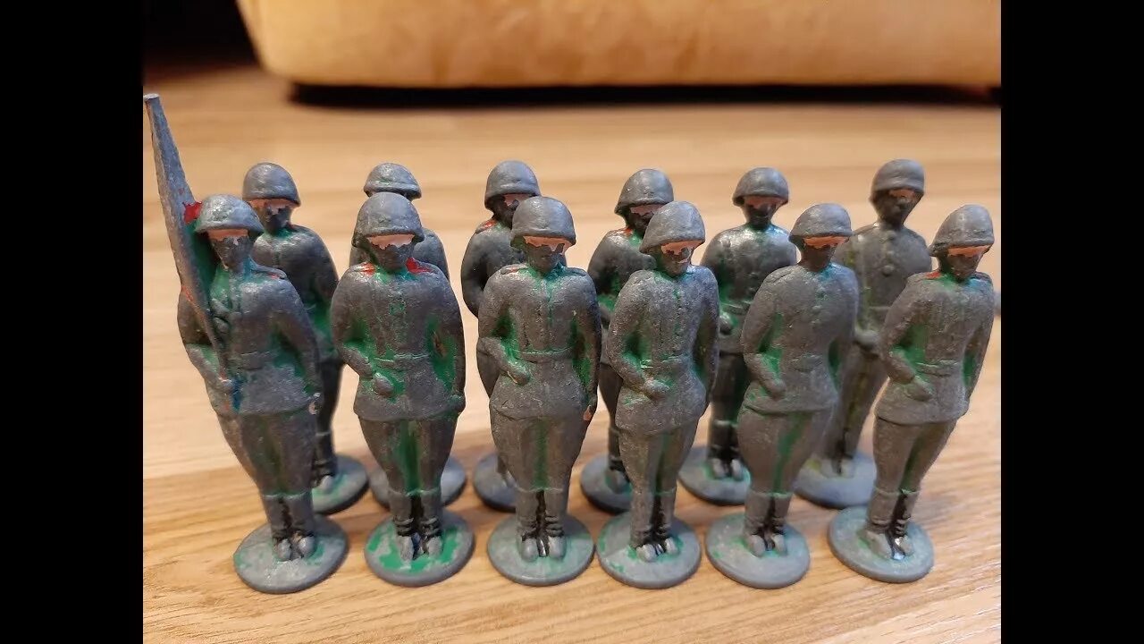 Игрушечные солдатики 1991. Игрушки войнушки солдатики. Игрушечные солдатики ссср. Советская армия басевич солдатики. Просто солдатиков.