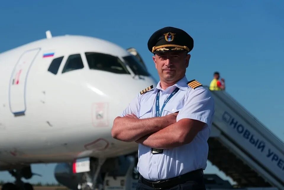 Аэропорт новый уренгой фото. Самолёт горно-алтайск москва. Ямал область аэропорт. Рейс новый уренгой горно алтайск. Самолёт горно-алтайск.