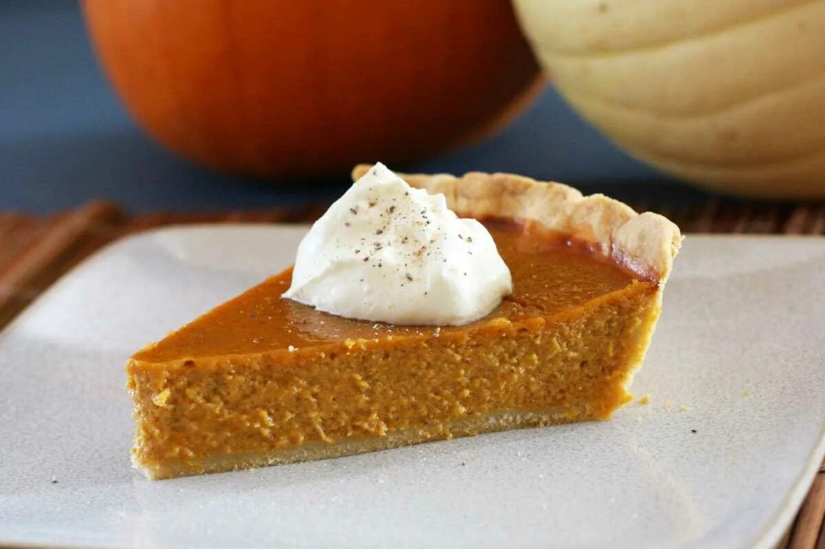 Как делать тыквенный пирог. Тыквенный пирог pumpkin pie. памкин пай. американский пирог с тыквой. американский тыквенный пирог классический.