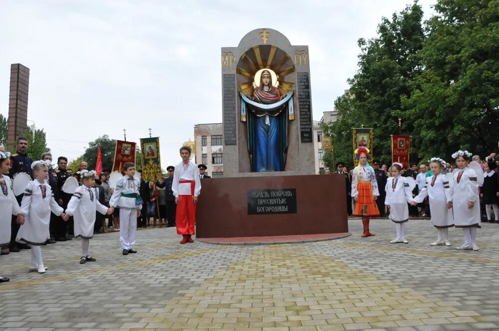 Лнр луганск погода на 10 дней. Памятники города Брянка Луганской области. Луганск город Брянка. Покров Пресвятой Богородицы Брянка. Памятники Брянка ЛНР.