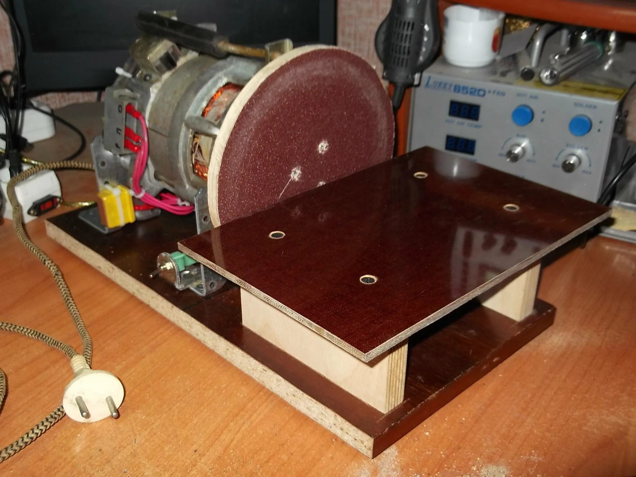 Наждак с ременным приводом. Ленточный наждак гриндер. Дисковый шлифовальный станок из мотора от стиралки. Шлифовальный станок бизон. Наждак из двигателя дсм1.