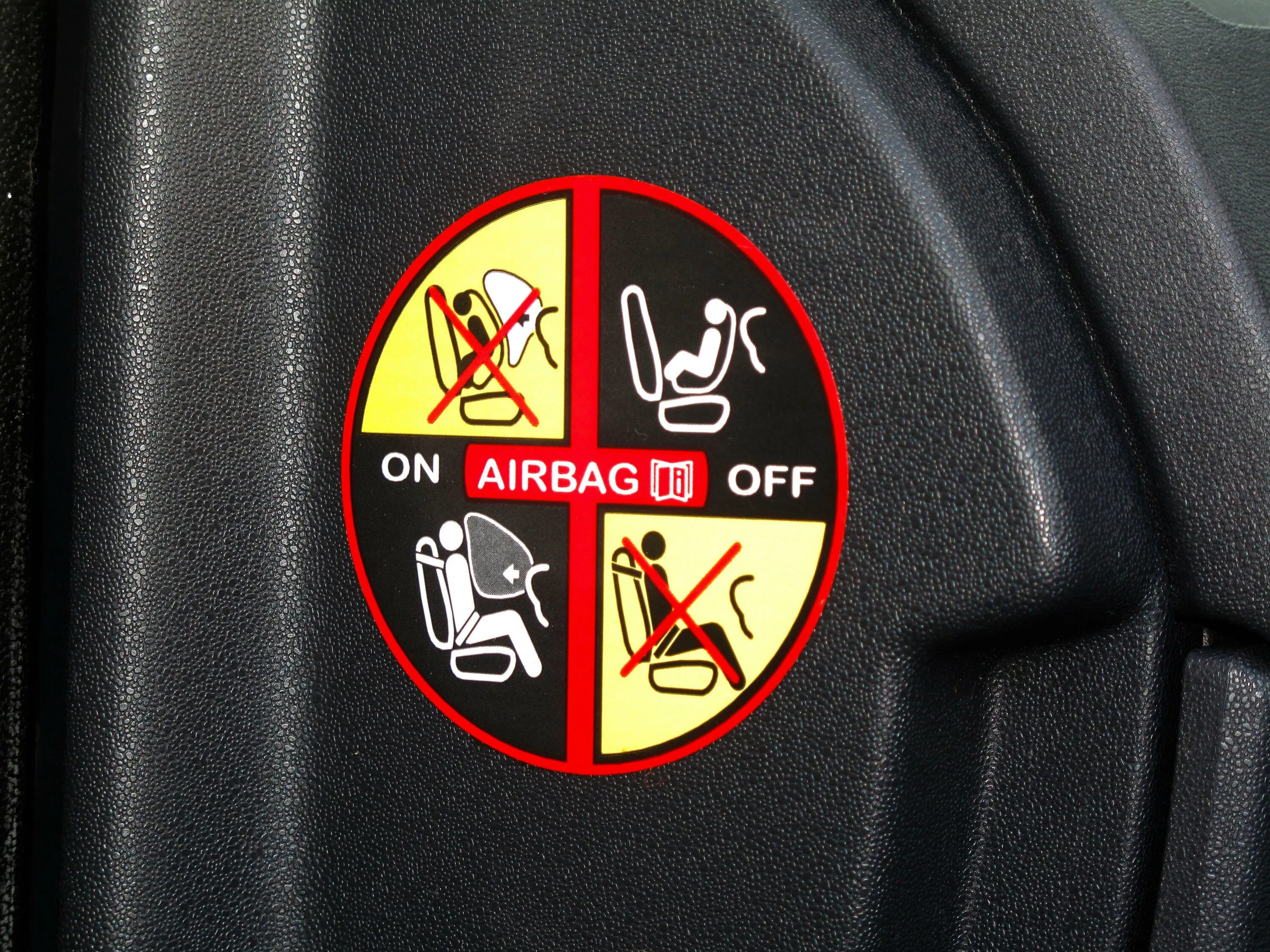 Airbag off. Наклейка подушка безопасности. Airbag значок. Airbag наклейка в машину. SRS airbag машина.