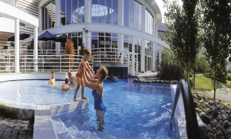 Спа-центр holiday club saimaa. Финский тампере клуб хоккейный. Иматра холидей клаб аквапарк. The holiday club. Holiday club spa финляндия.