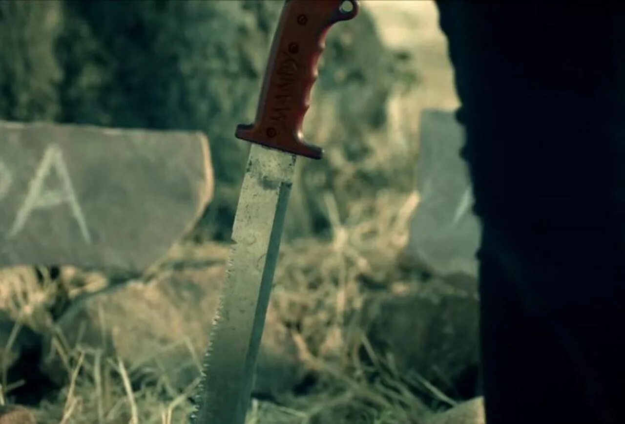 Мачете танто. Мачете клипы. Мачете между висками текст. Между висками. Мачете нежность.