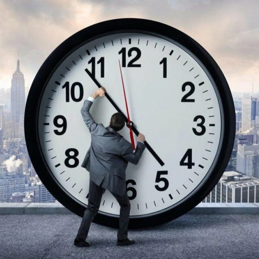 In spend time life. Человек часы. Человек с часами. Ускоренные часы. Часы в прошлое.