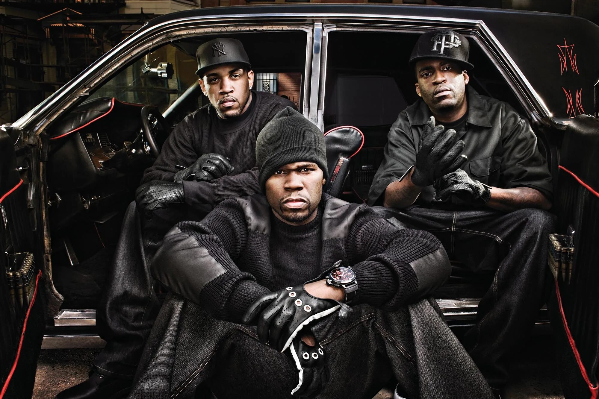 Исполнил рэп. 50 Cent Lloyd Banks. G Unit рэпер.