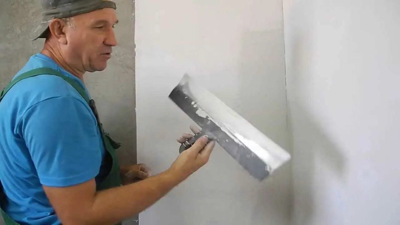 Как правильно шпаклевать стену видео. Шпаклевать наружные углы. шпаклевание углов стен. угол 90 для шпаклевания стен. финишная штукатурка углов.