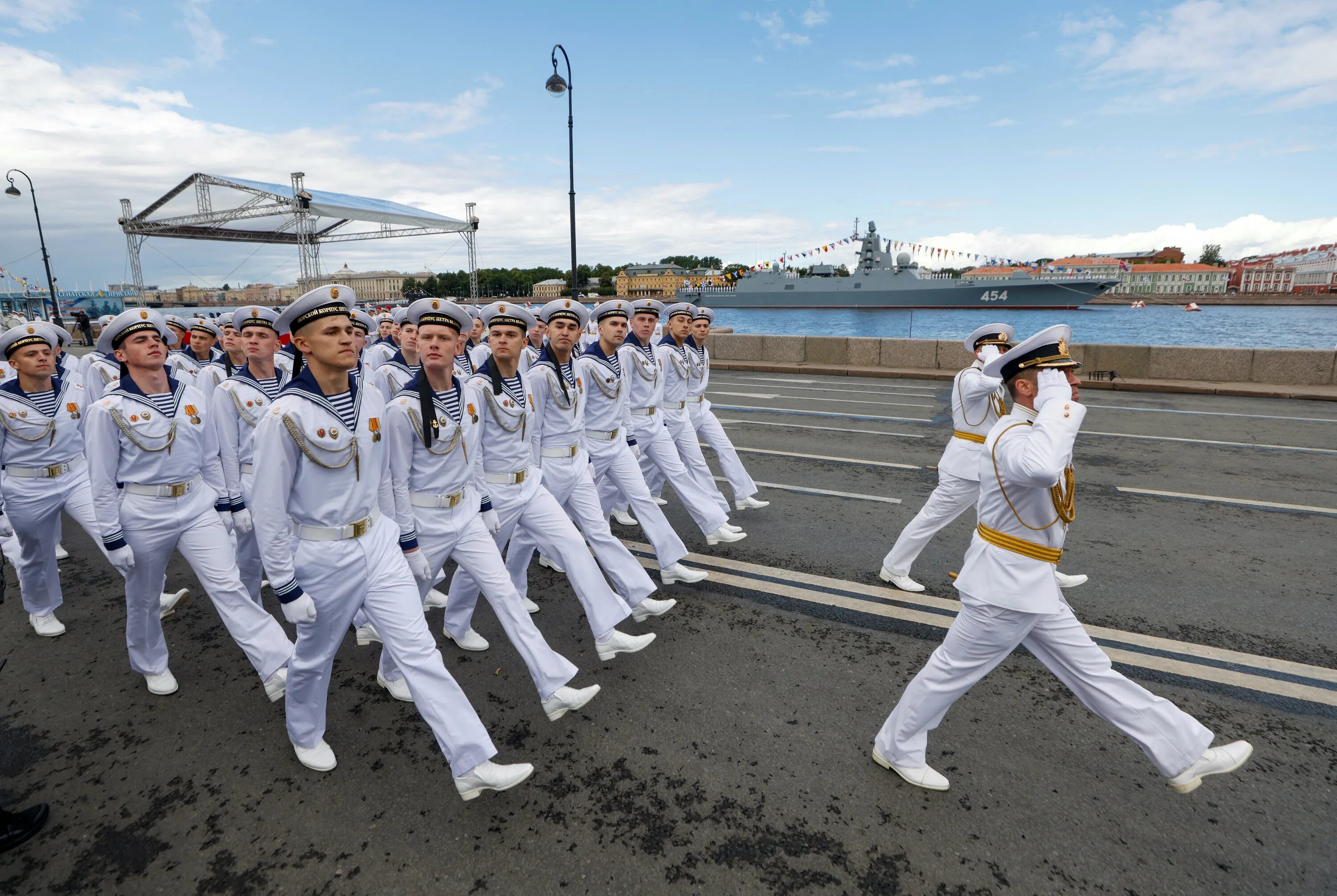 Прощание славянки тайланд. Парад нахимовцы парад ВМФ. Парад в Североморске 2022. Парад ВМФ 2022. Военно-морской парад в Балтийске 2022.