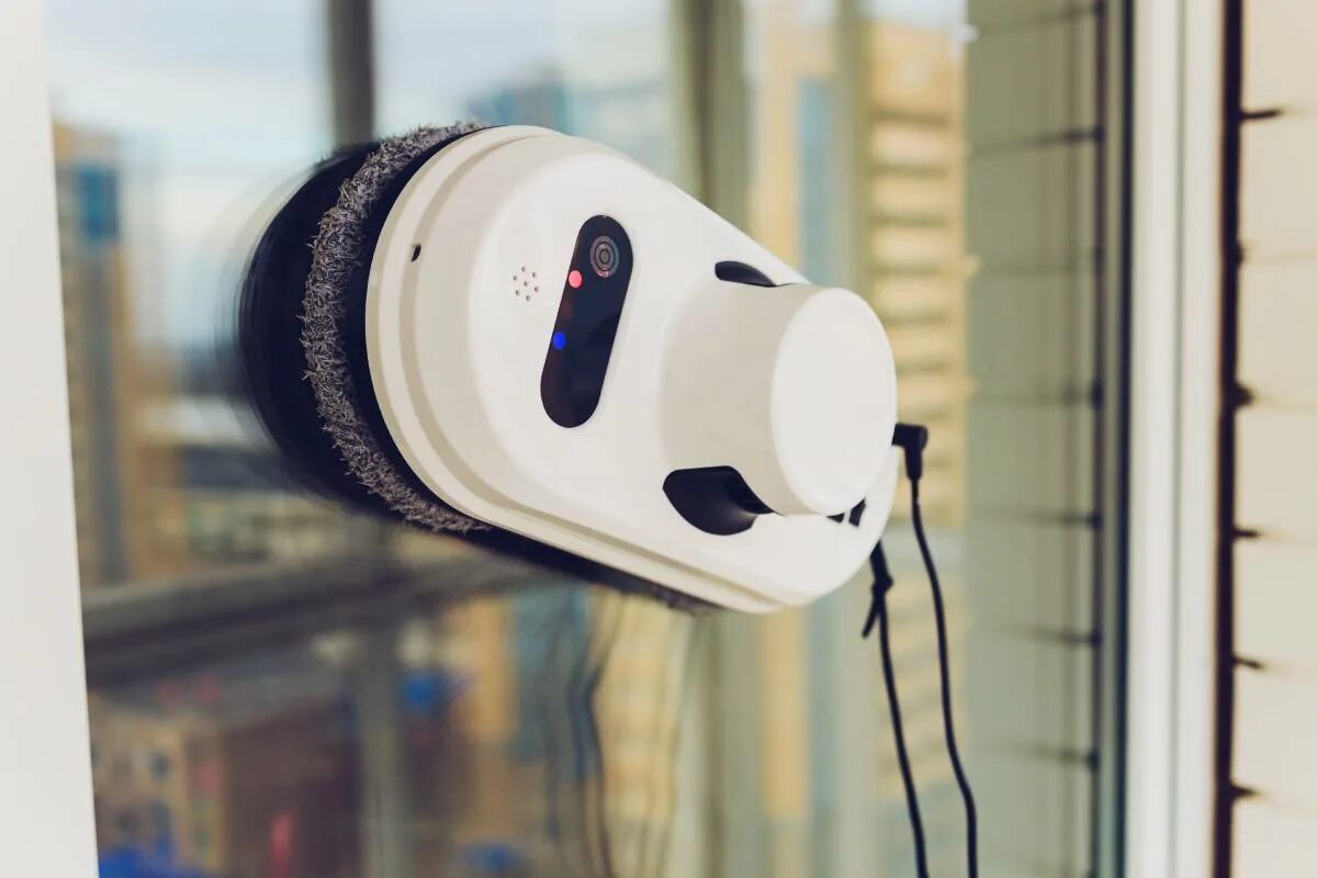 Windows cleaning robot. Робот пылесос мойщик окон. робот для чистки окон на белом фоне. робот для стирания окон glass cleaning robot. робот-мойщик окон рейтинг лучших 2025.