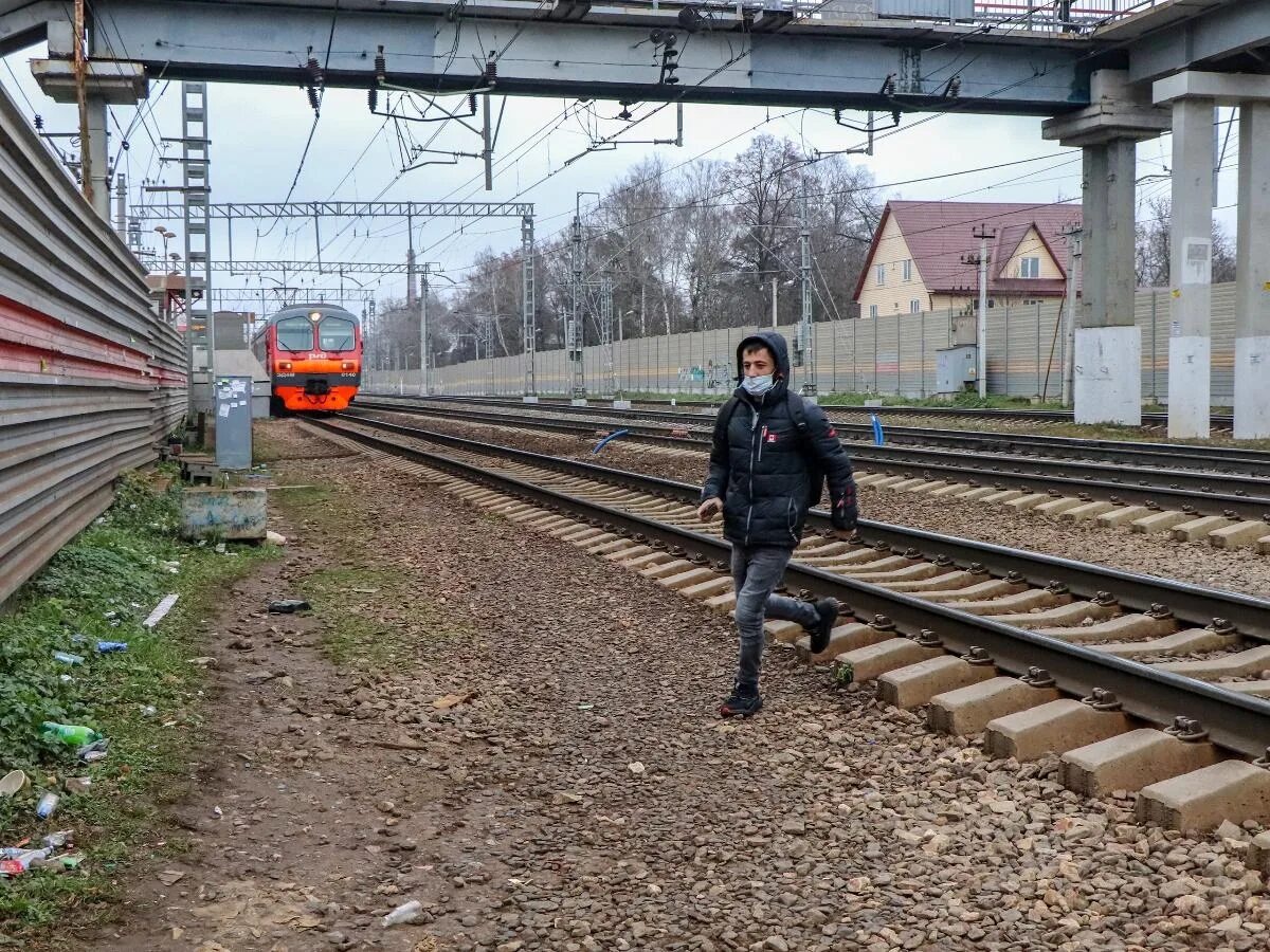 Случай на железной дороге. ЖД станция Мытищи. Линейный отдел полиции на станции Мытищи. Человек на железной дороге. Станция Мытищи пути.