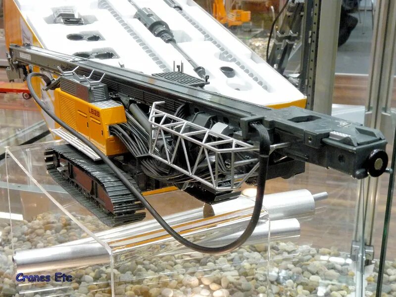 Мод на буровую установку. Буровая либхер лб 28. либхер лб28. liebherr модели lb 28. масштабная модель liebherr с буровой.
